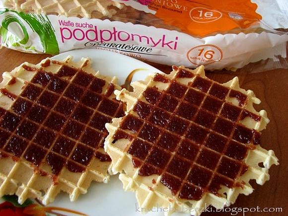 Podpłomyki jogurtowo-brzoskwiniowe z marmoladą