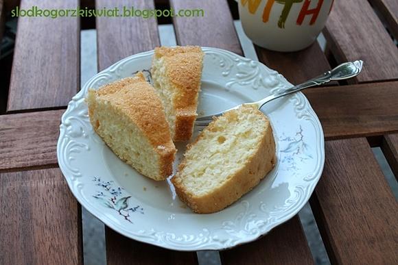 Babka jogurtowa z cytrynową nutką