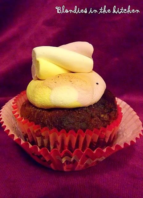 Czekoladowo-bananowe marshmallow cupcakes