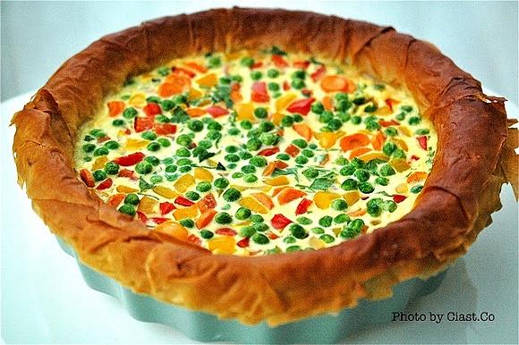 Tarta z ciasta filo z zielonym groszkiem i mlekiem kokosowym