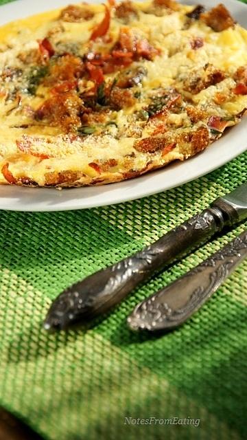 Omlet z tymiankiem i kiełbasą chorizo na śniadanie