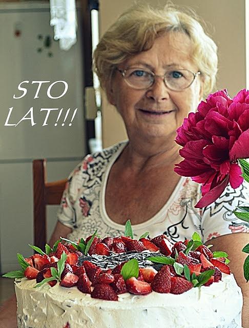 Tort stracciatella z truskawkami i miętą