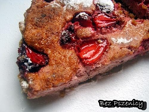 Tarta z serkiem i truskawkami