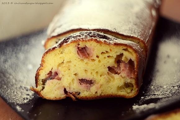 Ciasto jogurtowe z rabarbarem sezonowe