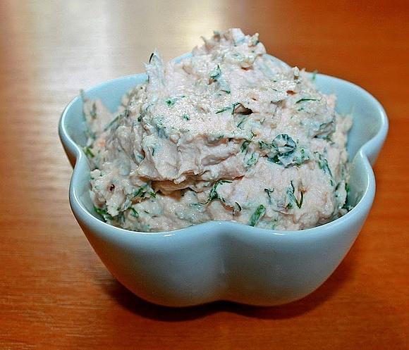 Kanapkowa pasta z wędzonego łososia