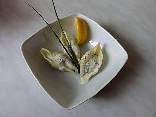 Conchiglioni ze świeżym szpinakiem i mascarpone, sos 3 sery