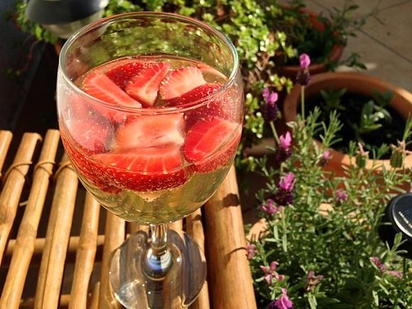 Truskawki dla dorosłych z winem i drinkami