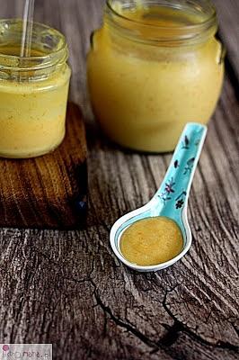Pomarańczowy curd na śniadanie z tostami
