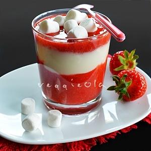 Mus truskawkowy z marshmallow - szybki deser na gorące dni