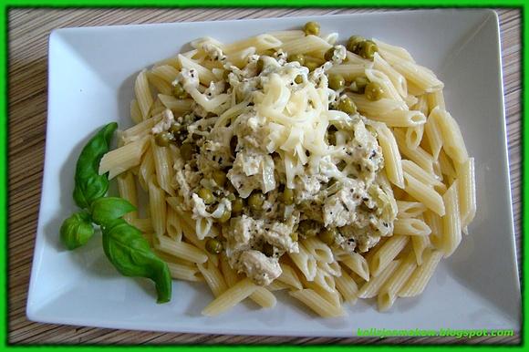 Makaron penne z groszkiem i cebulą