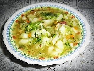 Kapuśniak z kapustą i marchewką na rosole