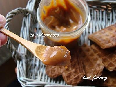 Karmelowy sos do deserów i naleśników