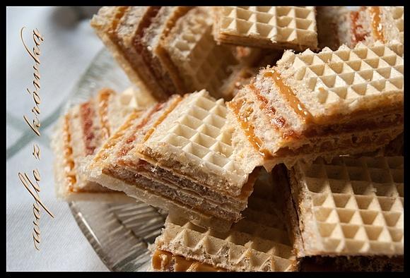 Wafle z kajmakem i marmoladą