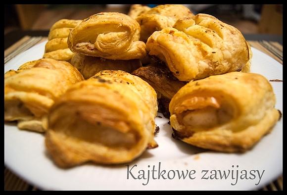 Kajtkowe zawijasy z kurczakiem i ciastem francuskim