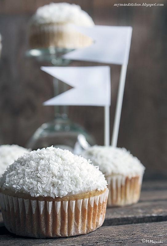 Kokosowe cupcakes z kremem z jogurtu greckiego