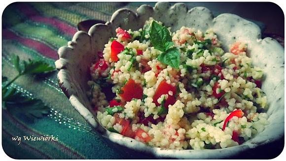 Orzeźwiająca sałatka tabbouleh na upalny dzień