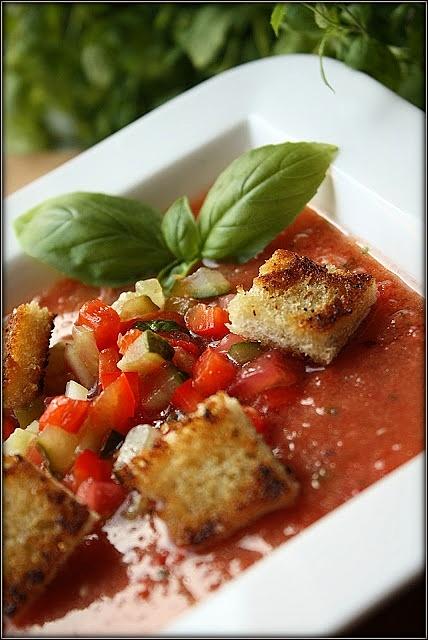 Gazpacho andaluzyjskie - chłodnik z pomidorów i papryki