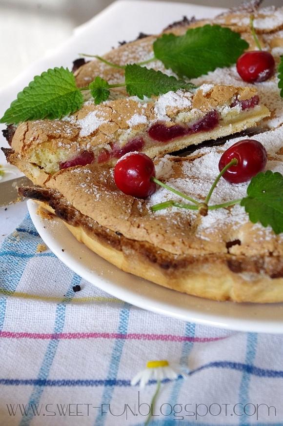 Krucha tarta biszkoptowa z czereśniami