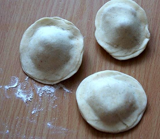 Pierogi z truskawkami w kształcie ufo