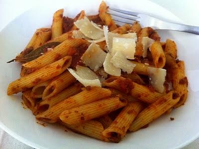 Makaron z sosem ragù