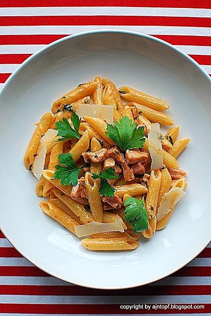 Penne rigate w wódce - przepis na danie z makaronem i wódką