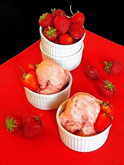 Lody truskawkowe z wanilią z żółtek łatwy przepis