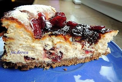 Sernik kajmakowy z żurawiną