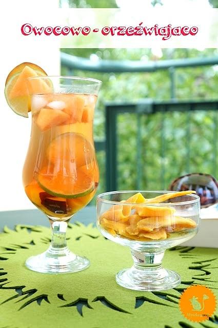 Owocowo-orzeźwiająca mrożona herbata z suszonym mango