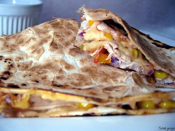 Quesadilla z kurczakiem i serem na urodziny bloga
