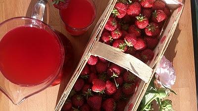 Kompot truskawkowy z nutą cynamonu i wanilią