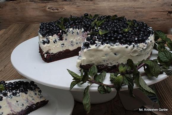 Ciasto czekoladowe z jagodami i mascarpone na tort