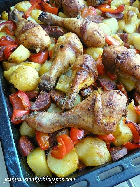 Kurczak z chorizo, papryką i ziemniakami