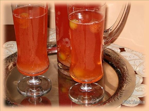 Kompot agrestowo-truskawkowy