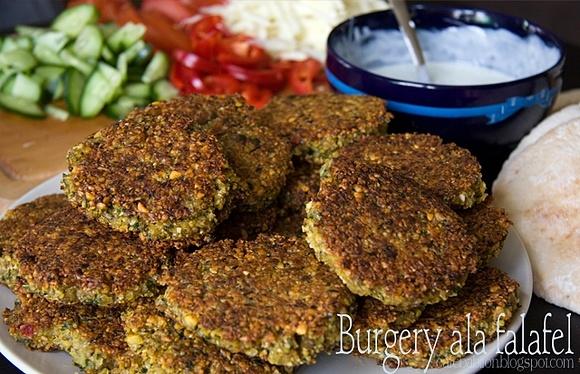 Burgery ala falafel w chlebkach pita