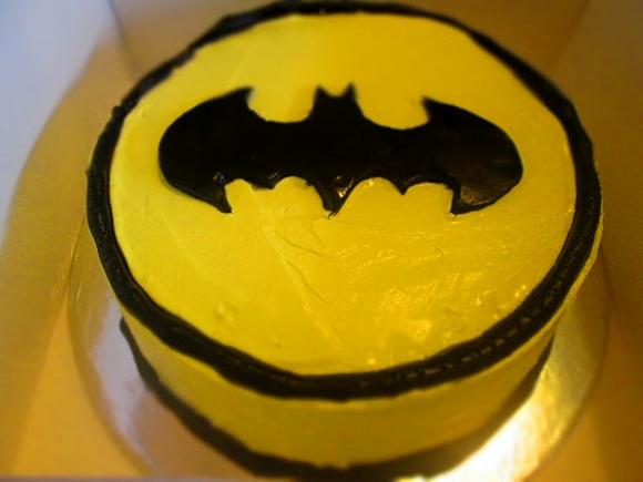Tort Batman na zamówienie z kremem czekoladowym