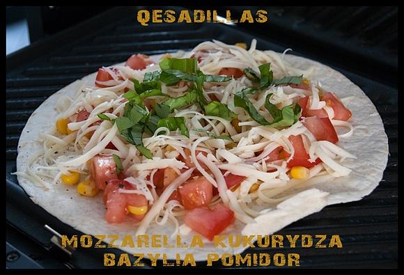 Quesadillas z kukurydzą bazylią i mozzarellą