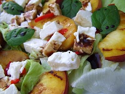 Pikantna brzoskwinia z serem i papryczką chili