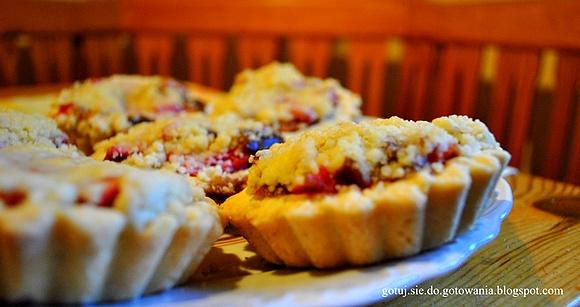 Tarteletki z rabarbarem i kruszonką