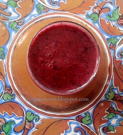 Smoothie z borówek, arbuzem i melonem