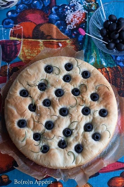 Focaccia z oliwkami