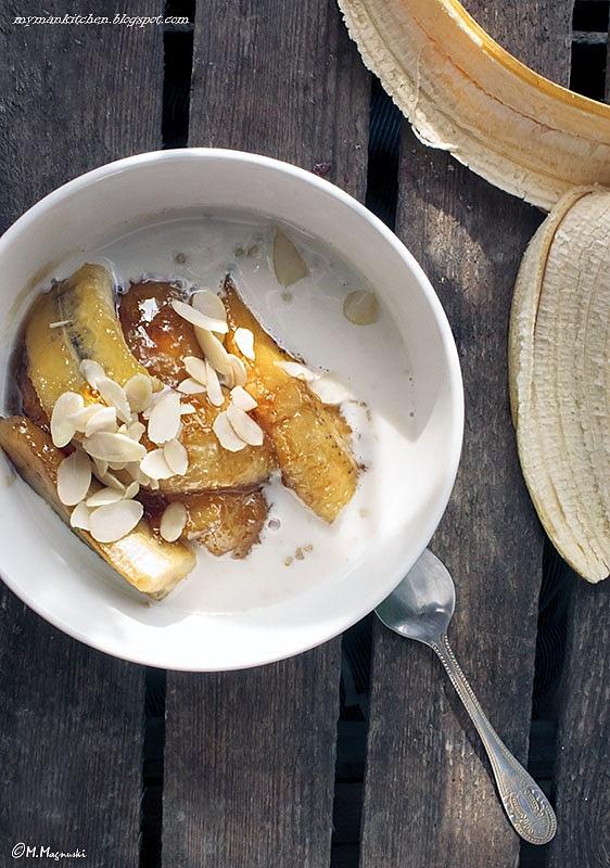 Śniadaniowa jaglanka z karmelizowanymi bananami i cynamonem
