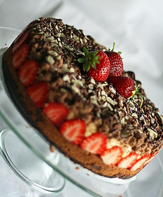 Tort czekoladowo karmelowy