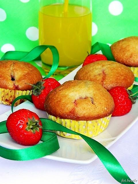 Muffiny z serem i truskawkami
