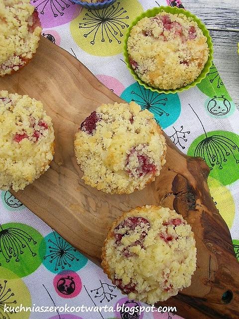 Muffinki z czereśniami i kruszonką