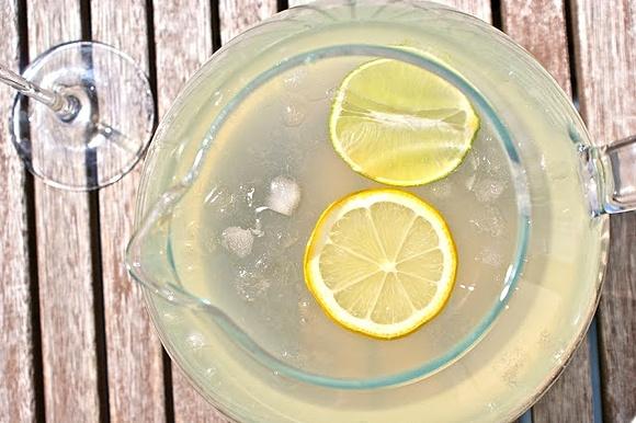 Lemoniada cytrynowa na lato