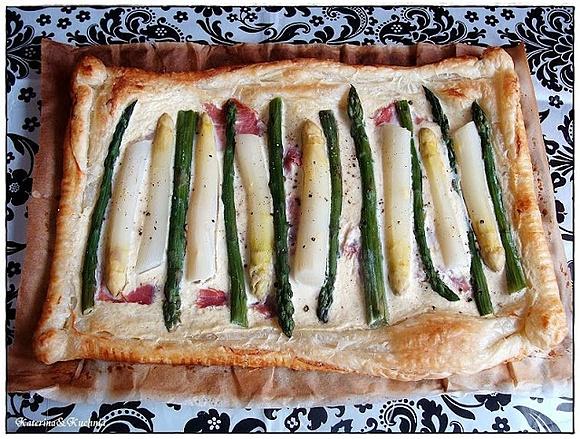 Tarta ze szparagami i szynką parmeńską