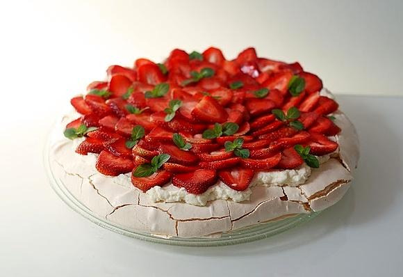 Pavlova z truskawkami