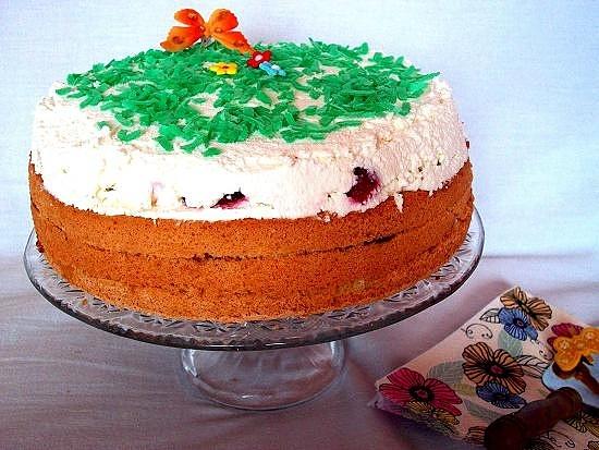 Twarożkowy tort z truskawkami
