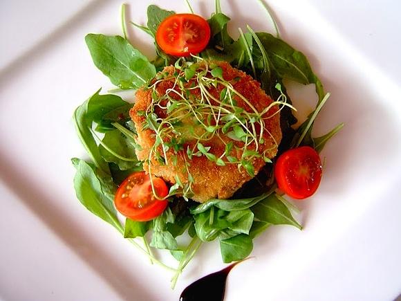 Kotlet sojowy z cukinią i cebulą
