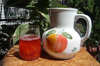 Kompot z owoców letnich z truskawkami i jabłkami